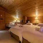8 Personnes Dans Prive, Piscine, In Apartment *