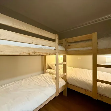 8 Personnes Dans Prive, Piscine, In Apartman *