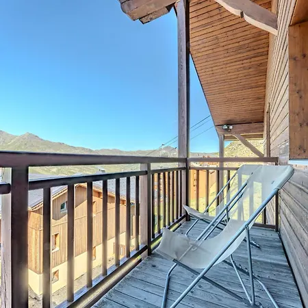 8 Personnes Dans Prive, Piscine, In