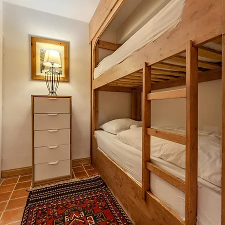 8 Personnes Dans Prive, Piscine, In Apartman Val Thorens