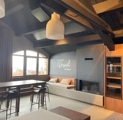 8 Personnes Dans Prive, Piscine, In