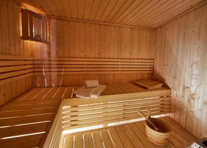 8 Personnes Dans Prive, Piscine, In Apartman