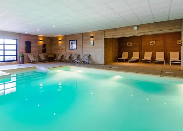 8 Personnes Dans Prive, Piscine, In Apartman *