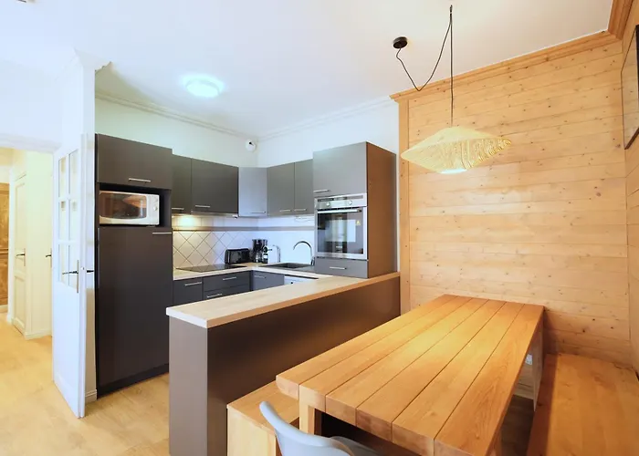 8 Personnes Dans Prive, Piscine, In Apartman *