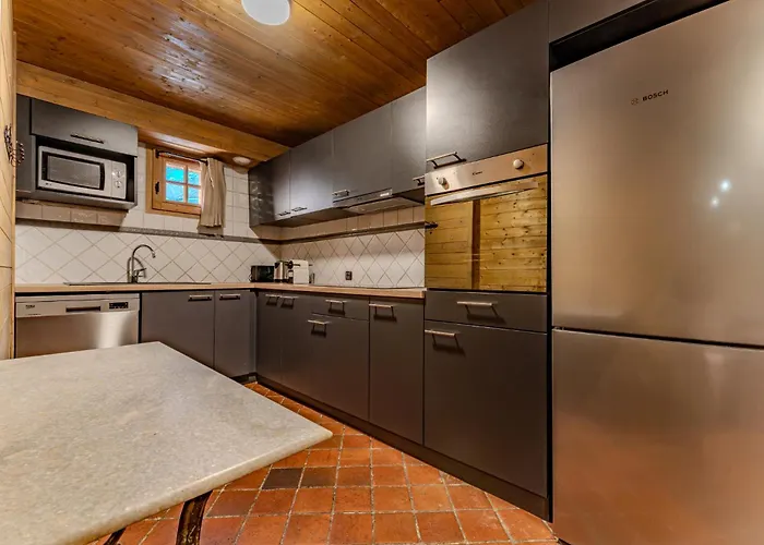 8 Personnes Dans Prive, Piscine, In *