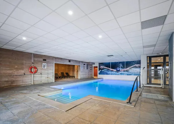 Apartman 8 Personnes Dans Prive, Piscine, In *