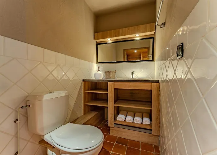 8 Personnes Dans Prive, Piscine, In Apartman *