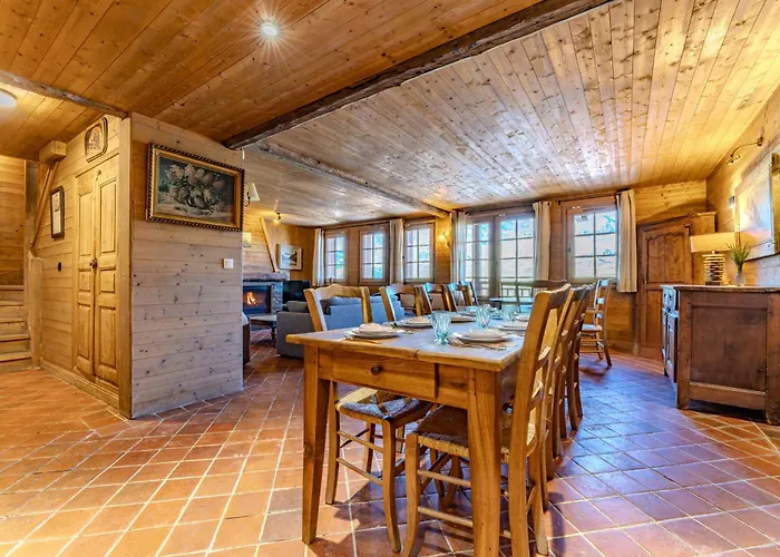 8 Personnes Dans Prive, Piscine, In *